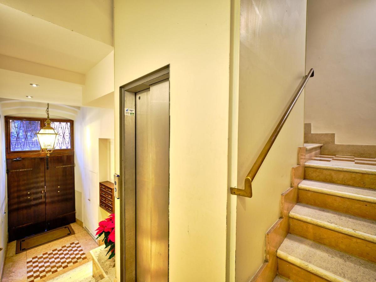 Apartmentsarena - Residenza Degli Scaligeri - Piazza Erbe Verona Exterior foto